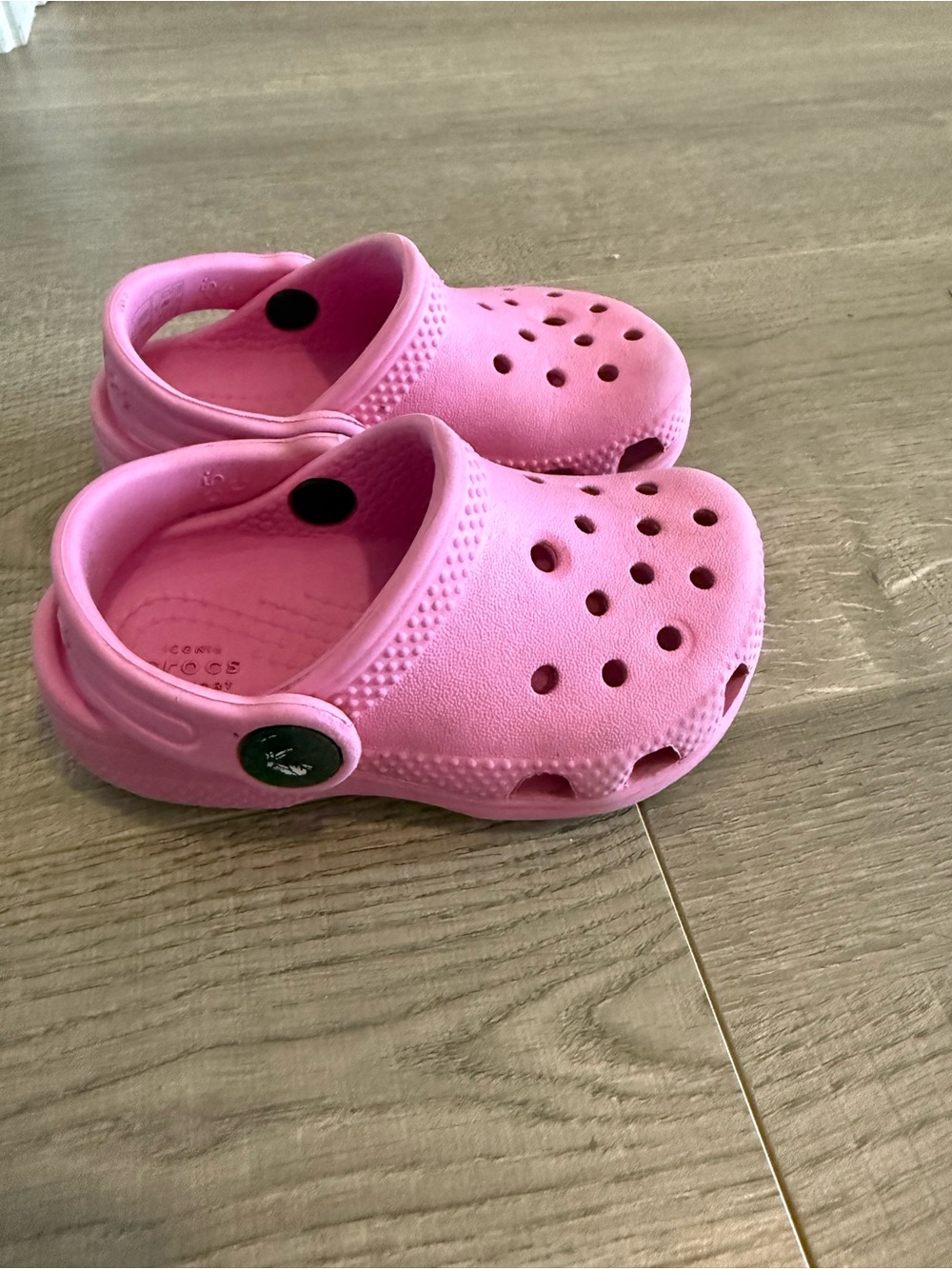 Pink 5T crocs